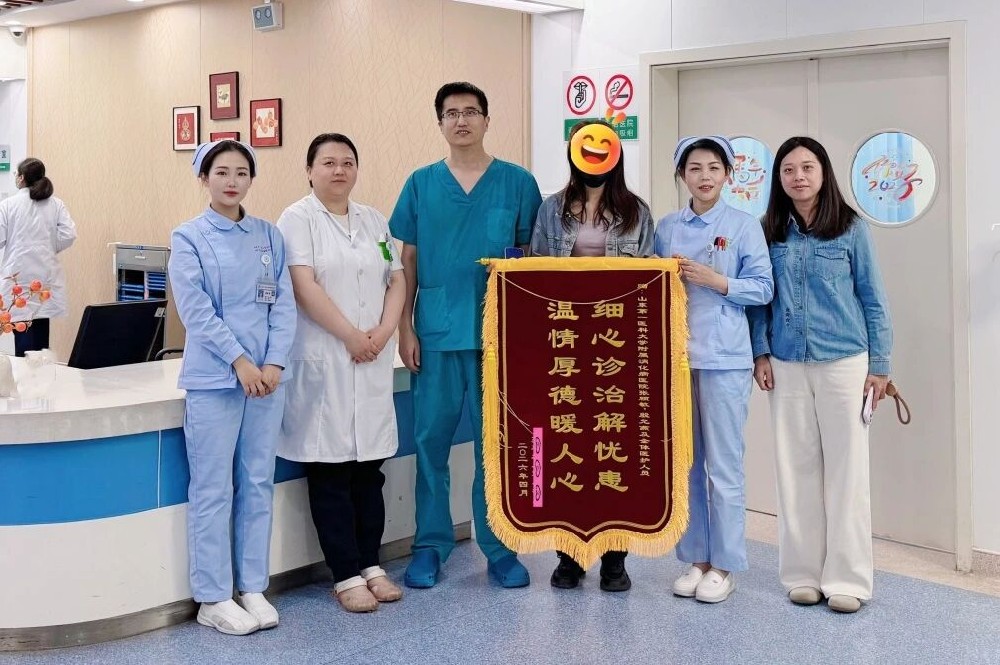 【医心有温度】慧眼识险救危急 温情行医守安康 ——消化内科里一面锦旗见证的医者担当与仁心